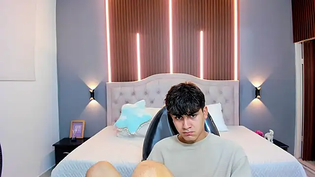 Tommy18   online show from 10/22/25, 03:17