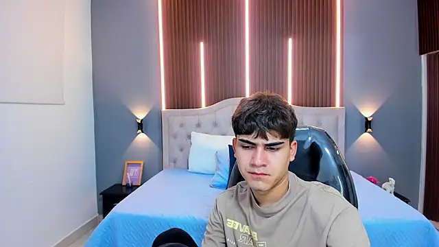 Tommy18   online show from 11/08/25, 03:32