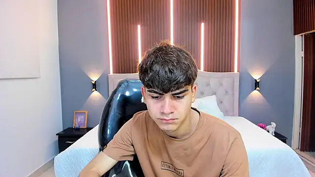 Tommy18   online show from 10/15/25, 03:27