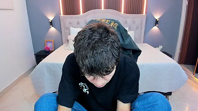 Tommy18   online show from 03/05/26, 03:47