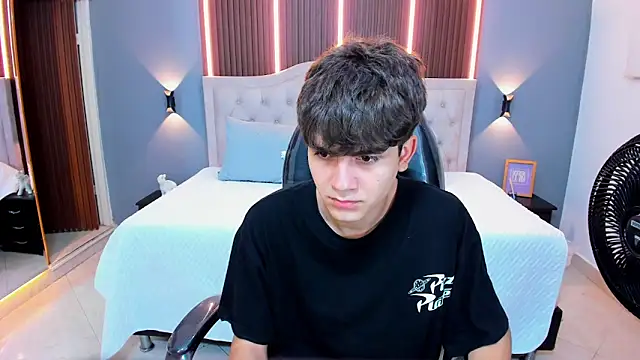 Tommy18   online show from 09/28/25, 03:13