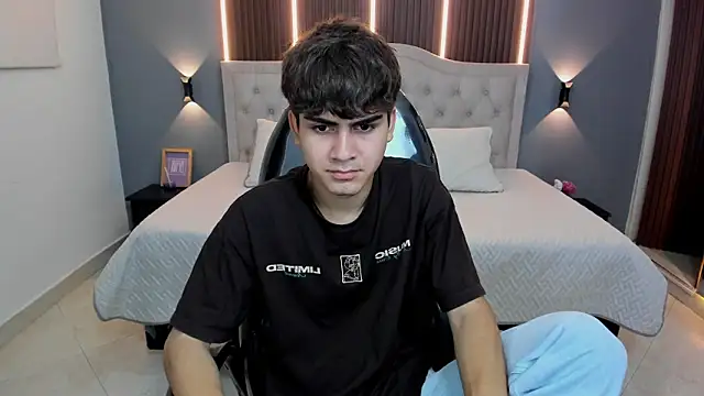 Tommy18   online show from 12/03/25, 03:51