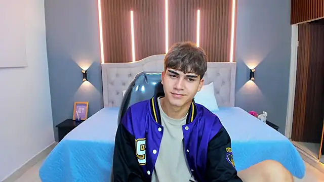 Tommy18   online show from 11/07/25, 03:33