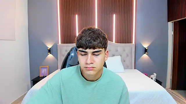 Tommy18   online show from 11/02/25, 03:33