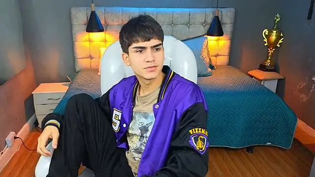 Tommy18   online show from 03/16/25, 06:42