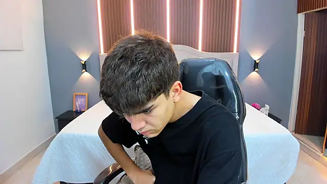 Tommy18   online show from 11/12/25, 03:32