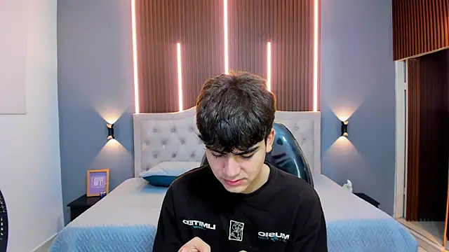 Tommy18   online show from 09/19/25, 03:32