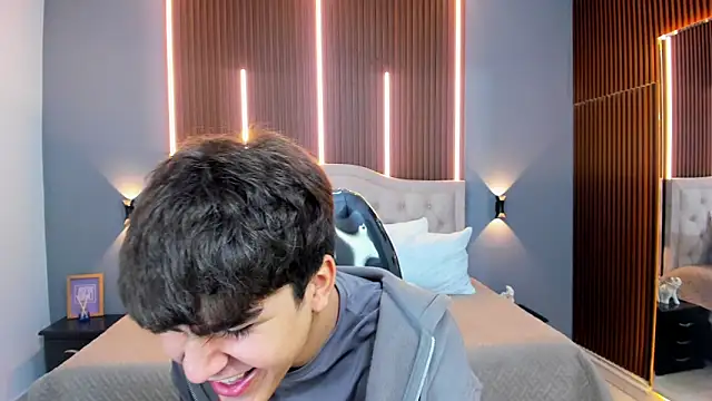 Tommy18   online show from 10/03/25, 03:52