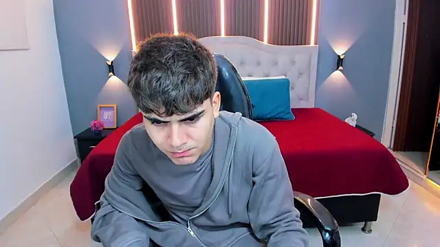 Tommy18   online show from 02/15/26, 03:29