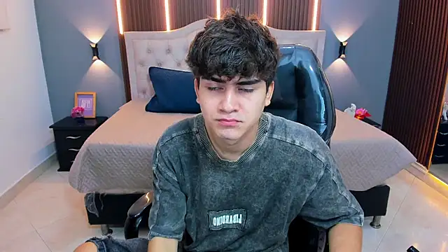 Tommy18   online show from 04/01/26, 03:41