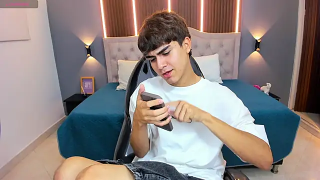 Tommy18   online show from 11/27/25, 03:40