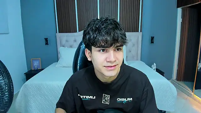 Tommy18   online show from 09/30/25, 03:34