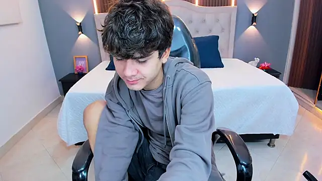 Tommy18   online show from 04/11/26, 03:25