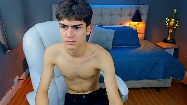 Tommy18   online show from 03/18/25, 07:44