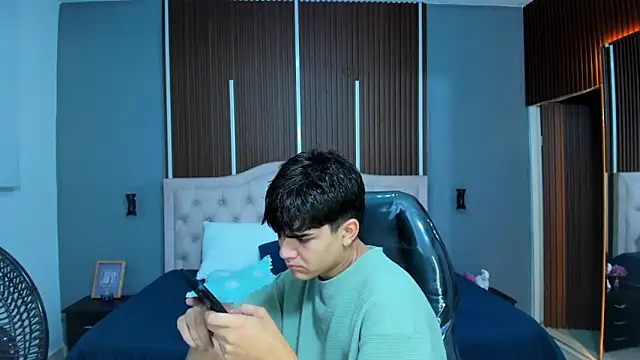 Tommy18   online show from 10/19/25, 03:20