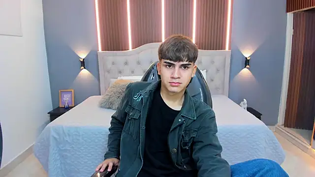 Tommy18   online show from 10/05/25, 03:41