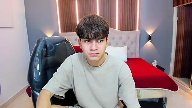 Tommy18   online show from 09/25/25, 03:23