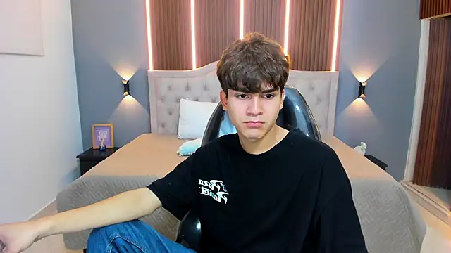 Tommy18   online show from 10/02/25, 03:54