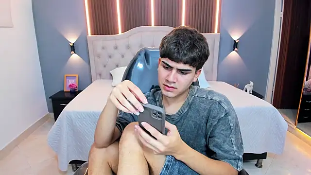 Snapshot of Tommy18__ chatting on 06/24/26, 03:38 Tommy18 online show from 06/24/26, 03:38