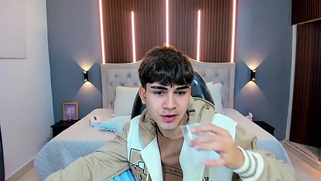 Tommy18   online show from 10/11/25, 03:40