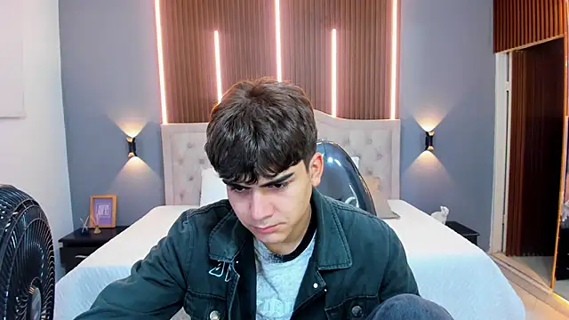 Tommy18   online show from 09/09/25, 03:38