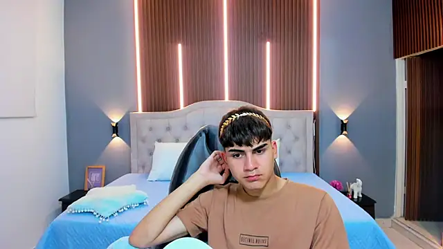 Tommy18   online show from 10/28/25, 03:29