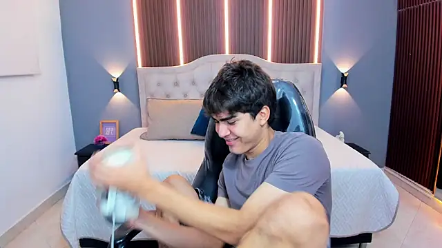 Tommy18   online show from 02/04/26, 03:12