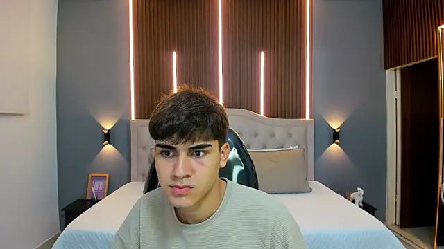 Tommy18   online show from 11/04/25, 03:43