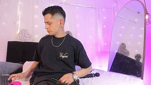 Bonny and carrot online show from 10/30/25, 07:11