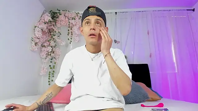 Bonny and carrot online show from 12/22/25, 07:14