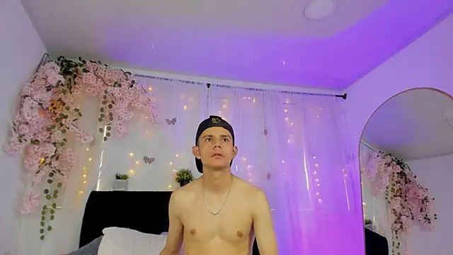 Bonny and carrot online show from 12/15/25, 07:09