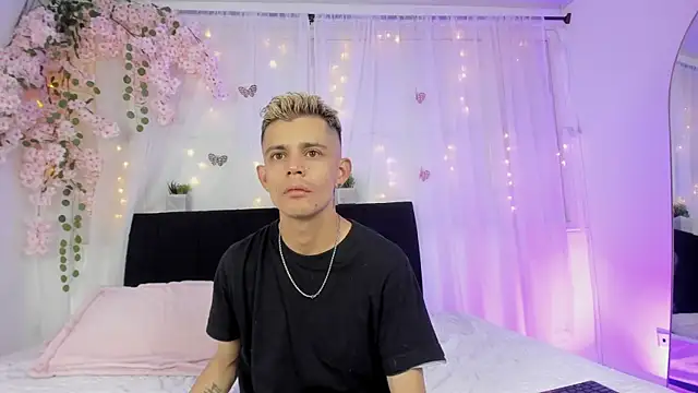 Bonny and carrot online show from 12/05/25, 07:34