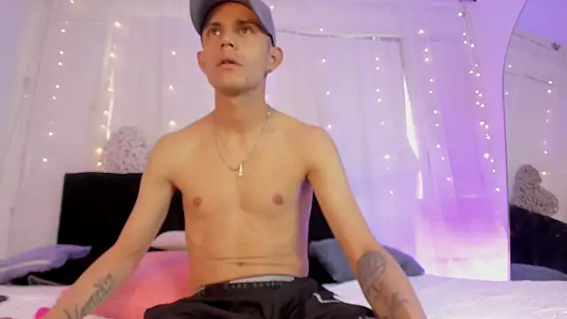 Bonny and carrot online show from 11/18/25, 07:28