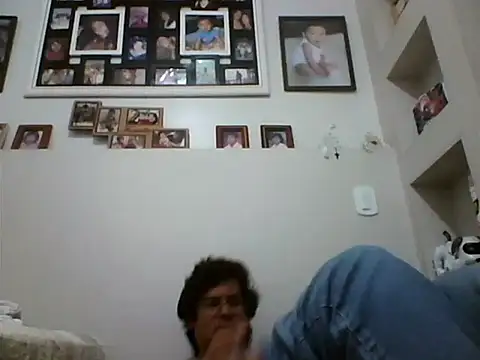 AgneloFly online show from 06/17/26, 03:39