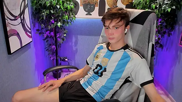 John Weasley online show from 09/12/25, 08:19