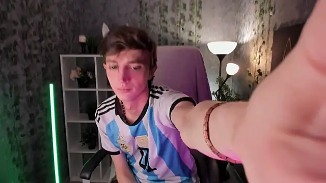 John Weasley online show from 11/07/25, 01:04