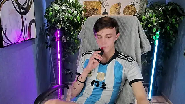 John Weasley online show from 10/18/25, 06:04