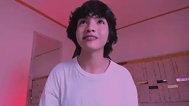 Snapshot of AllanYong18 chatting on 03/13/25, 04:27 AllanYong18 online show from 03/13/25, 04:27