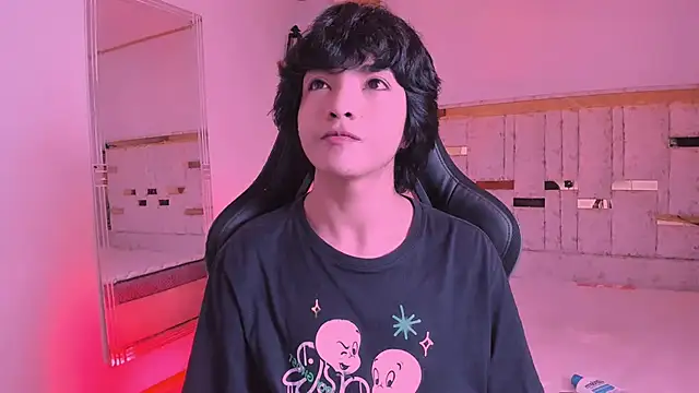 Snapshot of AllanYong18 chatting on 03/15/25, 07:20 AllanYong18 online show from 03/15/25, 07:20