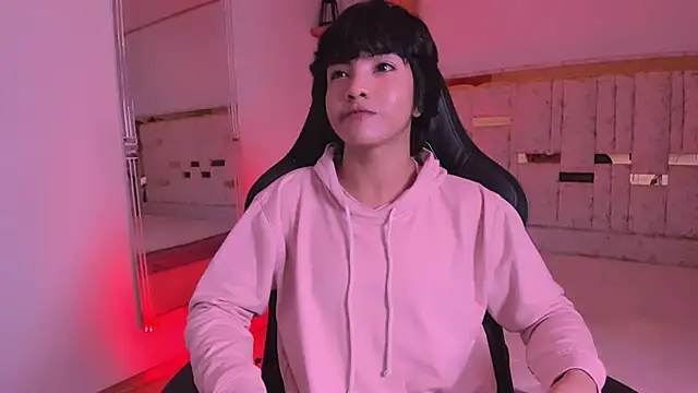 Snapshot of AllanYong18 chatting on 03/16/25, 02:32 AllanYong18 online show from 03/16/25, 02:32