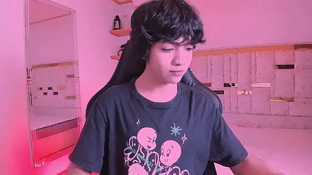 Snapshot of AllanYong18 chatting on 03/15/25, 04:13 AllanYong18 online show from 03/15/25, 04:13