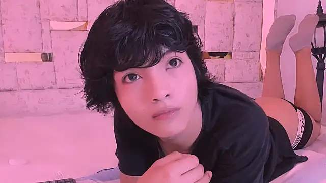 Snapshot of AllanYong18 chatting on 03/20/25, 05:02 AllanYong18 online show from 03/20/25, 05:02