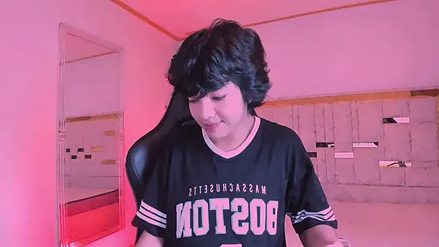 Snapshot of AllanYong18 chatting on 03/11/25, 07:14 AllanYong18 online show from 03/11/25, 07:14