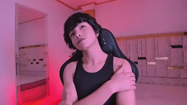 Snapshot of AllanYong18 chatting on 03/17/25, 10:49 AllanYong18 online show from 03/17/25, 10:49