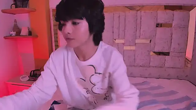 Snapshot of AllanYong18 chatting on 03/23/25, 05:10 AllanYong18 online show from 03/23/25, 05:10