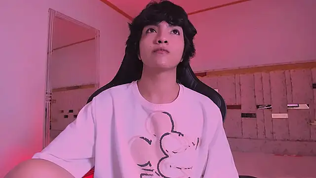 Snapshot of AllanYong18 chatting on 03/14/25, 12:40 AllanYong18 online show from 03/14/25, 12:40