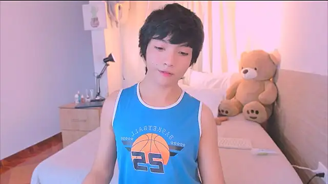 Snapshot of AllanYong18 chatting on 10/12/25, 09:16 AllanYong18 online show from 10/12/25, 09:16