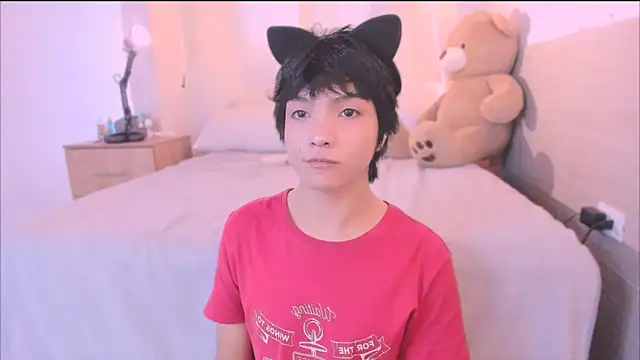 Snapshot of AllanYong18 chatting on 09/21/25, 03:28 AllanYong18 online show from 09/21/25, 03:28