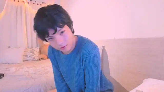 Snapshot of AllanYong18 chatting on 11/06/25, 05:22 AllanYong18 online show from 11/06/25, 05:22