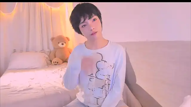 Snapshot of AllanYong18 chatting on 11/15/25, 11:03 AllanYong18 online show from 11/15/25, 11:03